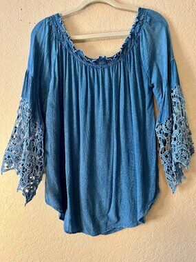 Bohemian Blouse with embroidered Flowy Sleeves Medium